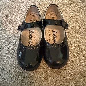 Footmates size 9 patent Mary Janes